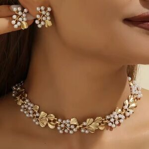 Romantic Gold Leaf & Pearl Necklace Earrings Set